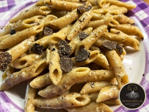 Alfredo &rho;&iota;&gamma;&kappa;&alpha;&tau;ό&nu;&iota; &sigma;&iota;&kappa;ά&lambda;&epsilon;&omega;&sigmaf; &mu;&epsilon; &beta;&omicron;ύ&tau;&upsilon;&rho;&omicron; &tau;&rho;&omicron;ύ&phi;&alpha;&sigmaf;